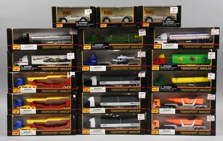 (18) Maisto Transport Haulers & Porsche Spyder-MIB-NOS