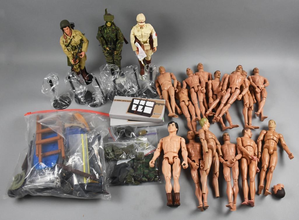 Assorted Soldier Dolls, Stands & Accessories - Loose (1 of 6)