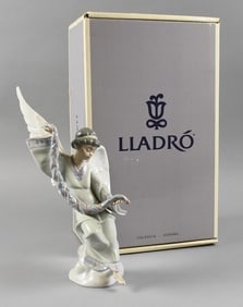 Lladro Porcelain Angel with Garland No. 6133, Original Box
