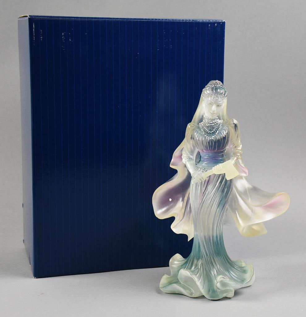 Disney Showcase Collection Constance Hatchaway Couture de Force (1 of 7)