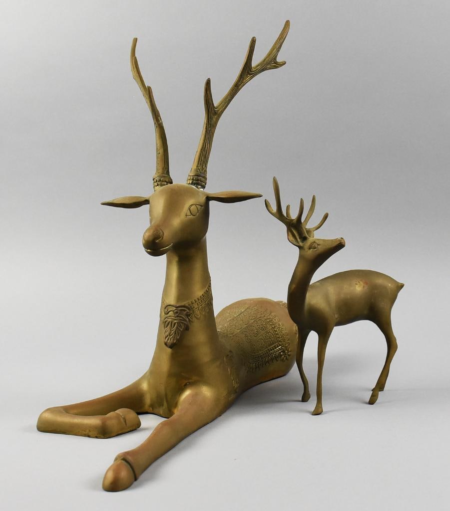 Vintage Brass Antelope and Deer Figurines: Pretty pair of vintage brass animal figurines, both from Korea. This lot comes with a smaller deer with antlers and a larger antelope laying down. Nice details on the antelope with ornate embossed bla