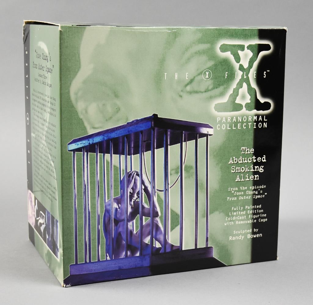 X-Files Paranormal Collection Lt Ed 30/3000 1997 Dark Horse: Limited edition Dark Horse X-Files Paranormal Collection with The Abducted Smoking Alien sculpted by Randy Bowen. Edition is 30 of 3000. Single owner collection from the largest toy collector on the W