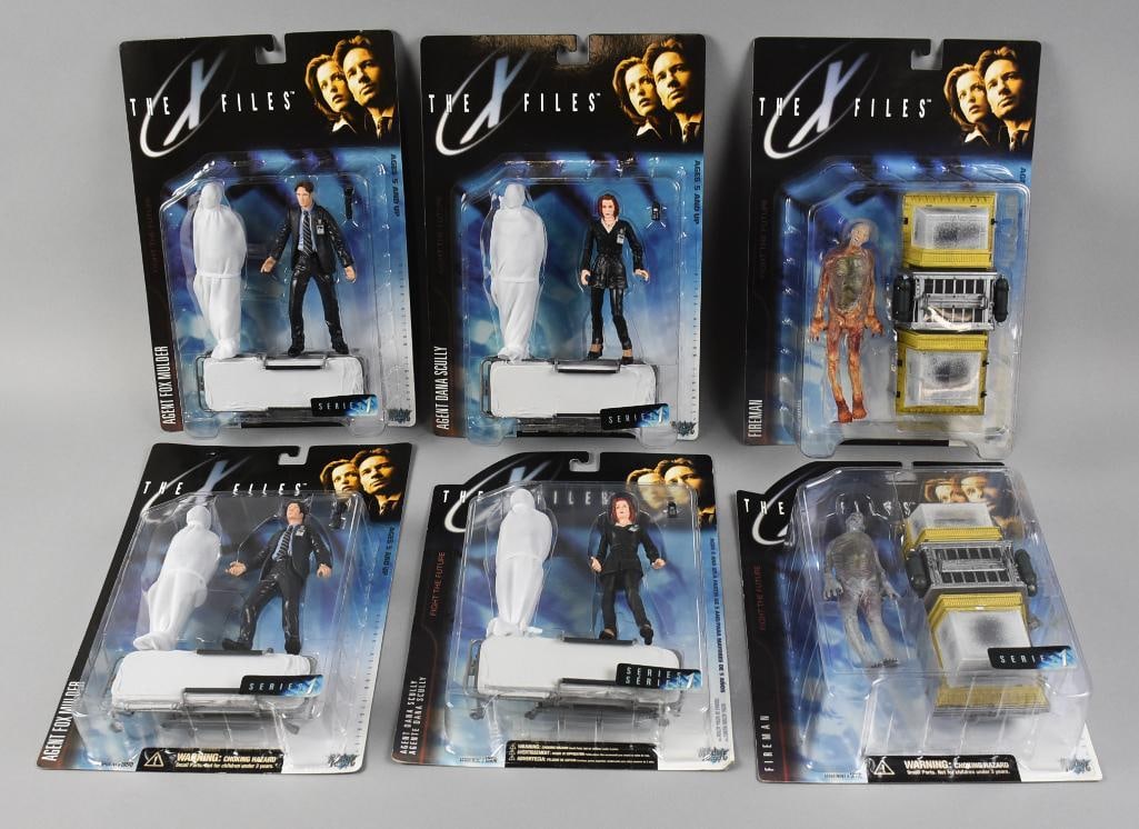 1998 X-Files Action Figures MOC NOS: There are six McFarlane X-Files action figures from 1998. There are two each, Mulder, Scully and Fireman - variant. Single owner collection from the largest toy collector on the West Coast.