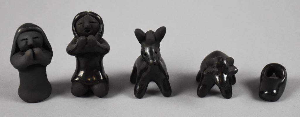 Dorothy & Paul Gutierrez Santa Clara Blackware Nativity: These adorable figurines are from Native American Santa Clara artists Dorothy and Paul Gutierrez. They appear to be a Nativity Scene with praying man and woman as Joseph and Mary with a baby Jesus and