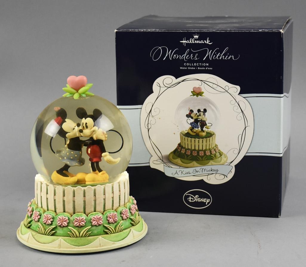 Disney Hallmark Wonders Within "Kiss For Mickey" Water Globe (1 of 5)