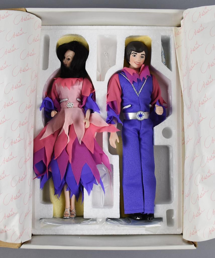 Donny & Marie Fine Porcelain Ltd Ed Dolls 7169/20000 MIB NOS: Beautiful Donny and Marie dolls in fine porcelain. These limited edition dolls are hand numbered 7169/20000 and include a COA, certified by Marie Osmond. Come in the original box.