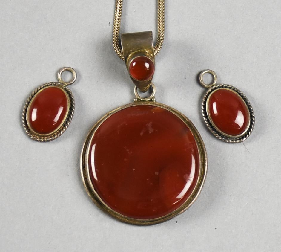 Sterling & Agate Pendants, Sterling Chain: Beautiful cabochon agate round pendant, bale also with agate and two oval charm size agates. All are set in sterling, ovals could be used to make earrings. Includes a rope chain in sterling and made i
