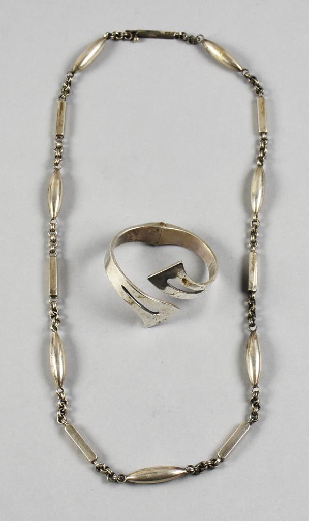 Antonio Reina & RAE Modernist Sterling Jewelry Vintage: This gorgeous lot is sterling from Mexico. The first piece is a modernist hinged bracelet stamped AAR for Antonio Reina. The necklace with oval and rectangular beads with rounds. Stamped RAE. Total ov