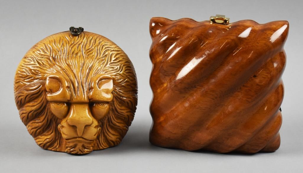 Timmy Woods Lion Head & Fluted Acacia Wood Handbags: Great pair of designer purses from Timmy Woods of Beverly Hills. Lot includes a round lion head, hand carved and one is diagonal fluted. Both have corded shoulder straps and each with original designe