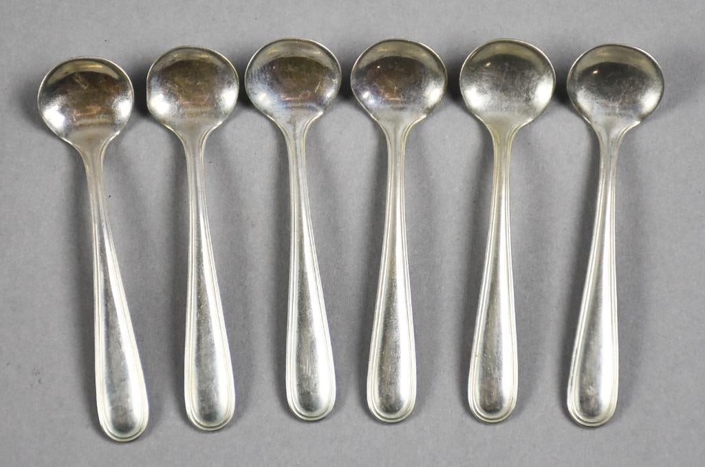 Webster Sterling Silver Salt Spoons, Original Felt Vintage: Cool set of six sterling salt spoons. Manufactured by Webster Company, single line around handle, unidentified pattern. Comes in the pouch as shown. Spoons and pouch are well marked, measure approx 2.