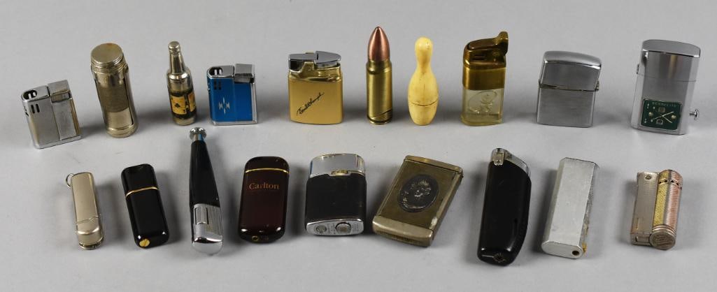 (19) Assorted Vintage Lighters, Novelty and More: This is a very fun collection of vintage cigarette lighters. They include regular lighters and novelty ones. Includes bullet, bowling pin, Scorelite with golf clubs, Glory with fisherman and more.