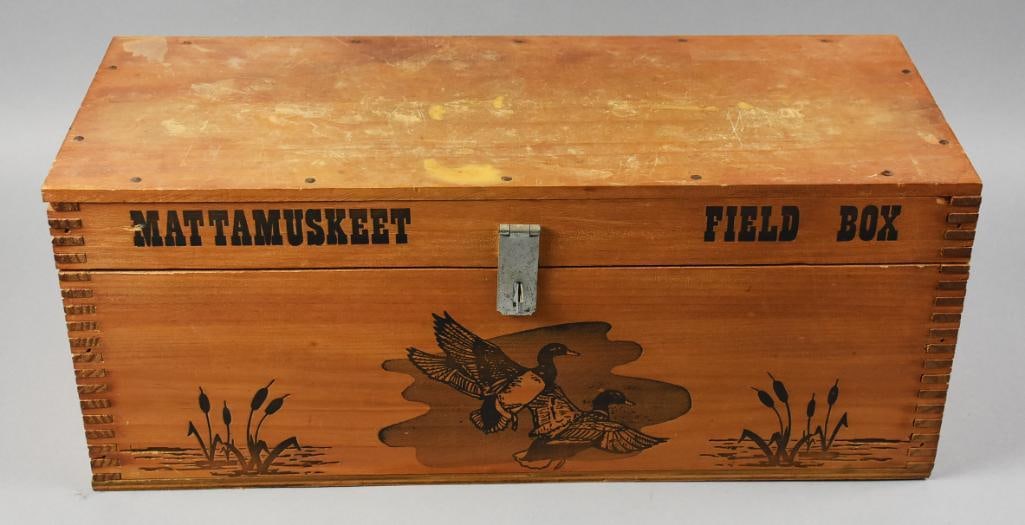 Vintage Mattamuskeet Field Box, Dovetail Construction: Very nice vintage Mattamuskeet Field Box. These boxes are for hunters and can contain ammo or other field needs. It was built with dovetail construction and has a removable tray for additional