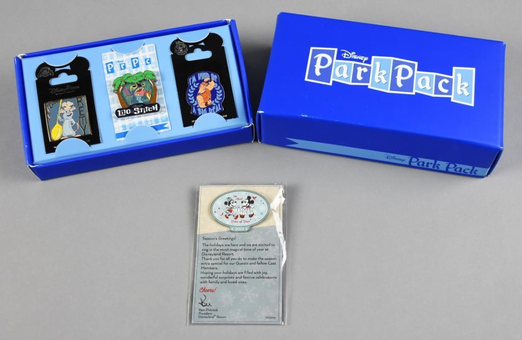 Disneyland Park Pack Ltd Ed & 2022 Holiday Trade Pin (1 of 3)