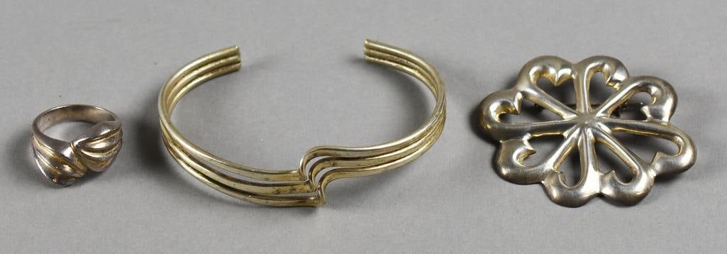 Vintage 800 and 925 Silver Jewelry Pieces: Pretty lot of vintage jewelry in 800 and 925 silver. Cuff bracelet is Mexico and 800, ring is Thailand at 925 and brooch is Nellie Tso, also 925.?