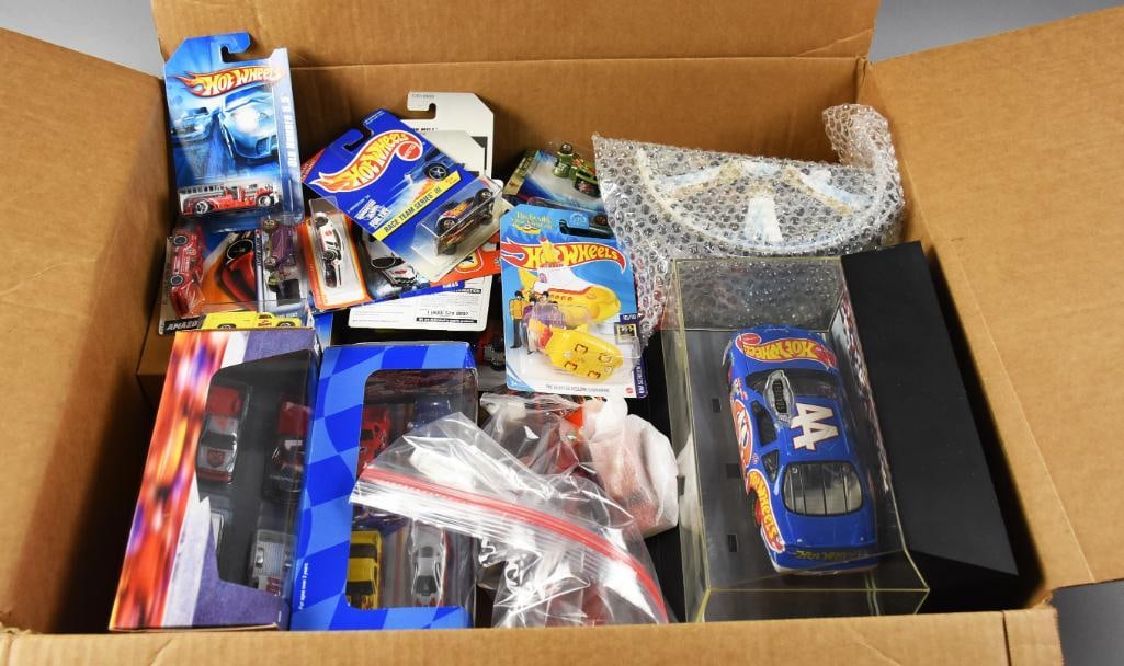 1990s Mattel Hot Wheels DIe Cast Asst. Unchecked: Lot is for a 1990s Mattel Hot Wheels die cast assortment. They are unchecked, possibly other brands included.