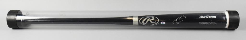 Barry Bonds Signed Baseball Bat w/ USA Hologram Sticker: Nice looking Rawlings baseball bat signed by former San Francisco Giants outfielder Barry Bonds. Black Big Stick Professional Model with Universal Sports Authority hologram sticker number 5001.