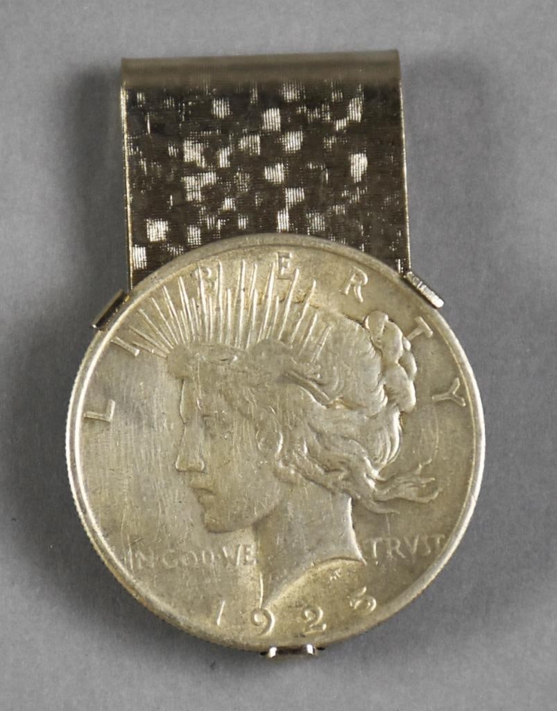1926 US Silver Peace Dollar Money Clip: Lot is a money clip using a 1926 silver US Peace dollar. It appears to? ?attached to the clip so as not to cause damage to the coin itself.?
