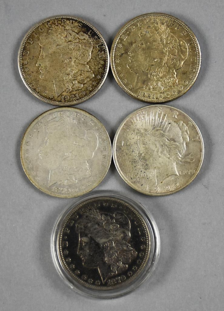 1879, 1921 Morgan Silver Dollars, 1922 Peace Dollar: Lot has two 1879 and two 1921 Morgan silver dollars and a 1922 Peace dollar.