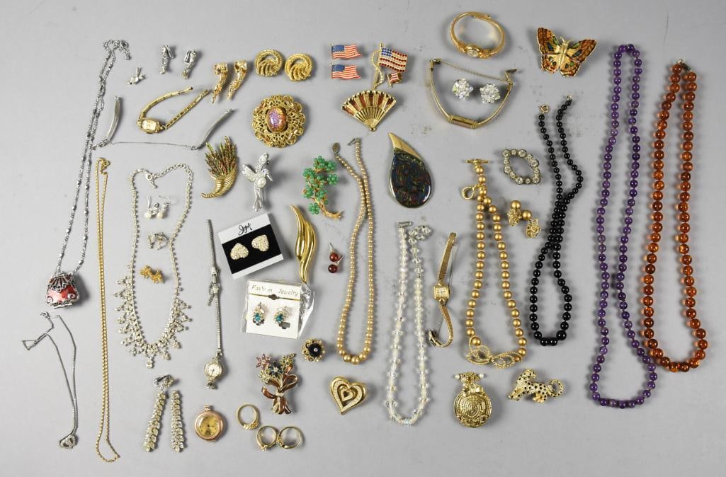 Large Costume Jewelry Assortment, Some Designer (1 of 8)