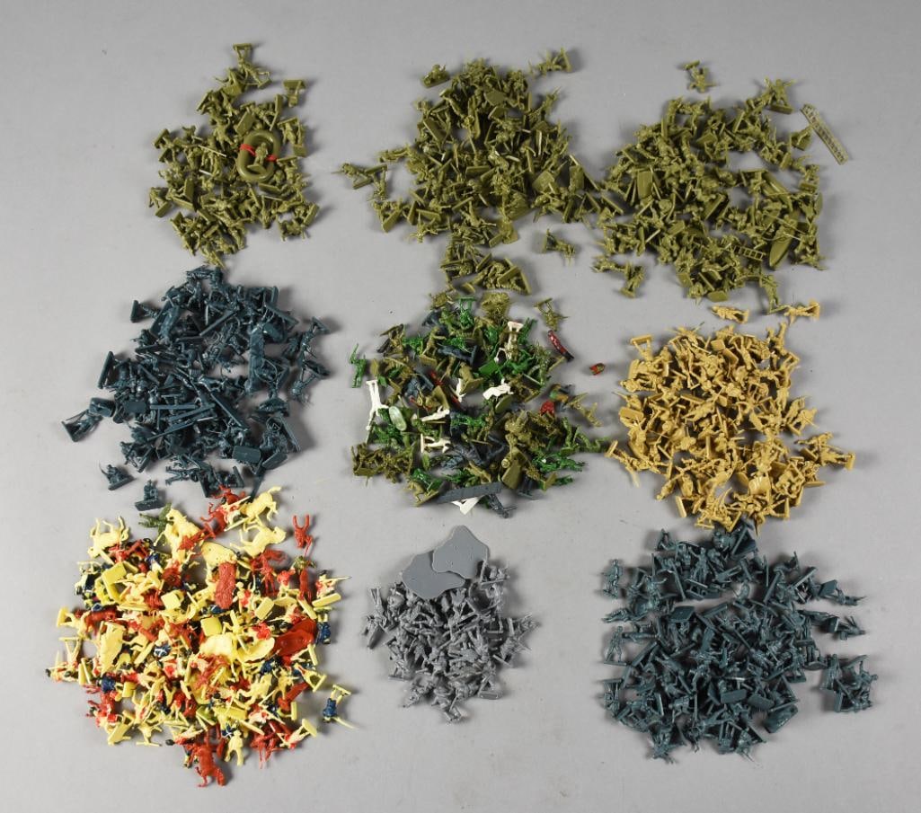 Huge Assortment Miniature Military Soldiers (1 of 5)