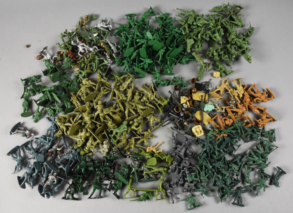 Huge Assortment Miniature Military Soldiers & Accessories (1 of 6)