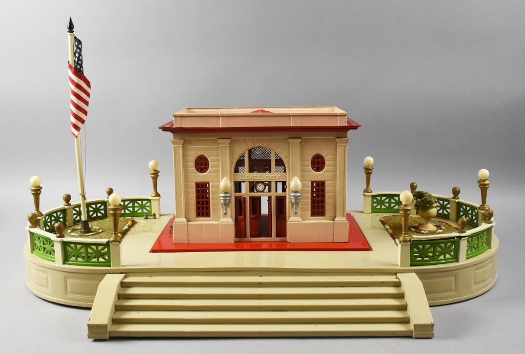 Pre-War Lionel No. 115 Station and No. 129 Terrace (1 of 14)