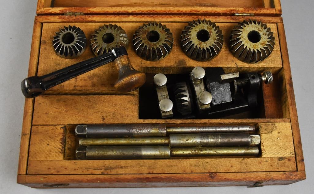 c1920 Albertson & Co Sioux Tool Set, Wooden Box (1 of 7)