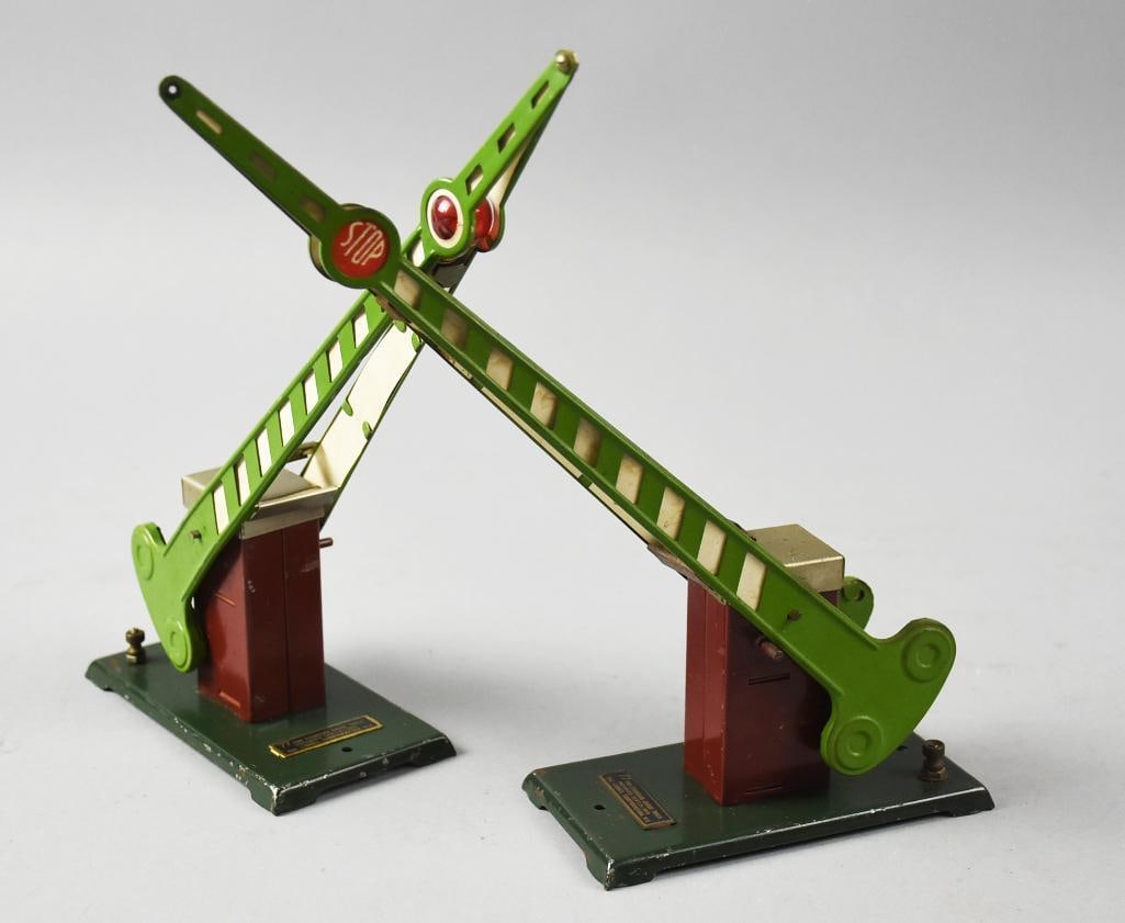 Pre-War Lionel No. 77 Crossing Gate Pair (1 of 5)