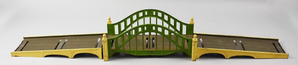 Pre-War Lionel No. 101 Standard Gauge Bridge Set: Lot is for a great standard gauge bridge set from Lionel Corp. It is No. 101 and is in three pieces.