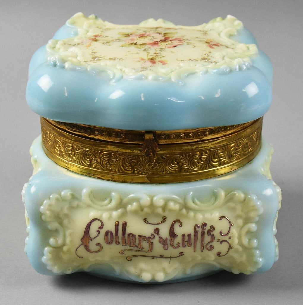 Antique Wavecrest Collars & Cuffs Porcelain Dresser Box (1 of 10)