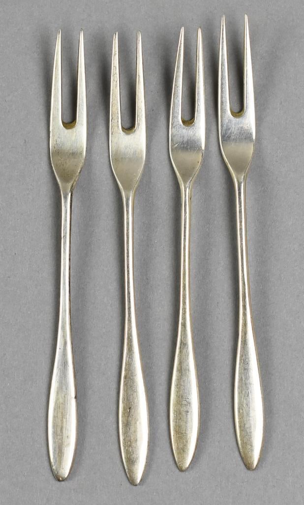 Vintage Mexico Sterling Cocktail Forks - RR Eagle Mark: These are adorable Mexican sterling cocktail forks. They have a simple but elegant handle with no monograms. Stamped on back 925 RR with the eagle mark. Possibly R Rodriguez for Tane. They are approx.