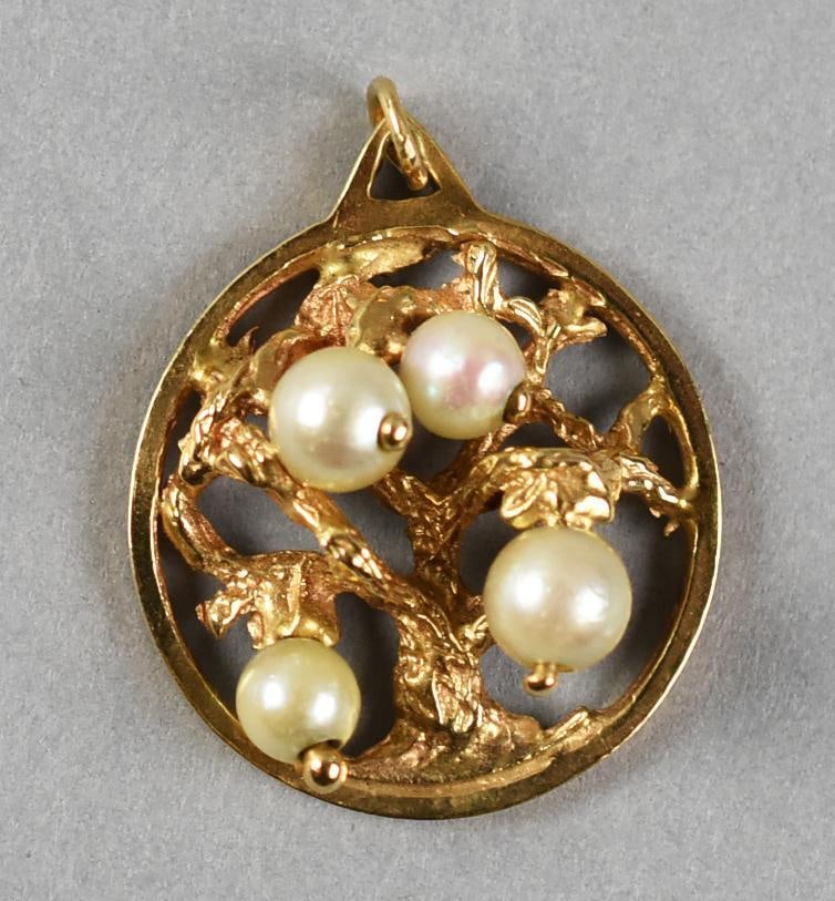 14k Tree of Life Gold Pendant Pearls: A wonderful piece of jewelry to have. This is a 14k yellow gold Tree of Life pendant set with 4 cultured pearls. Stamped 14k on back. Weight = 6g