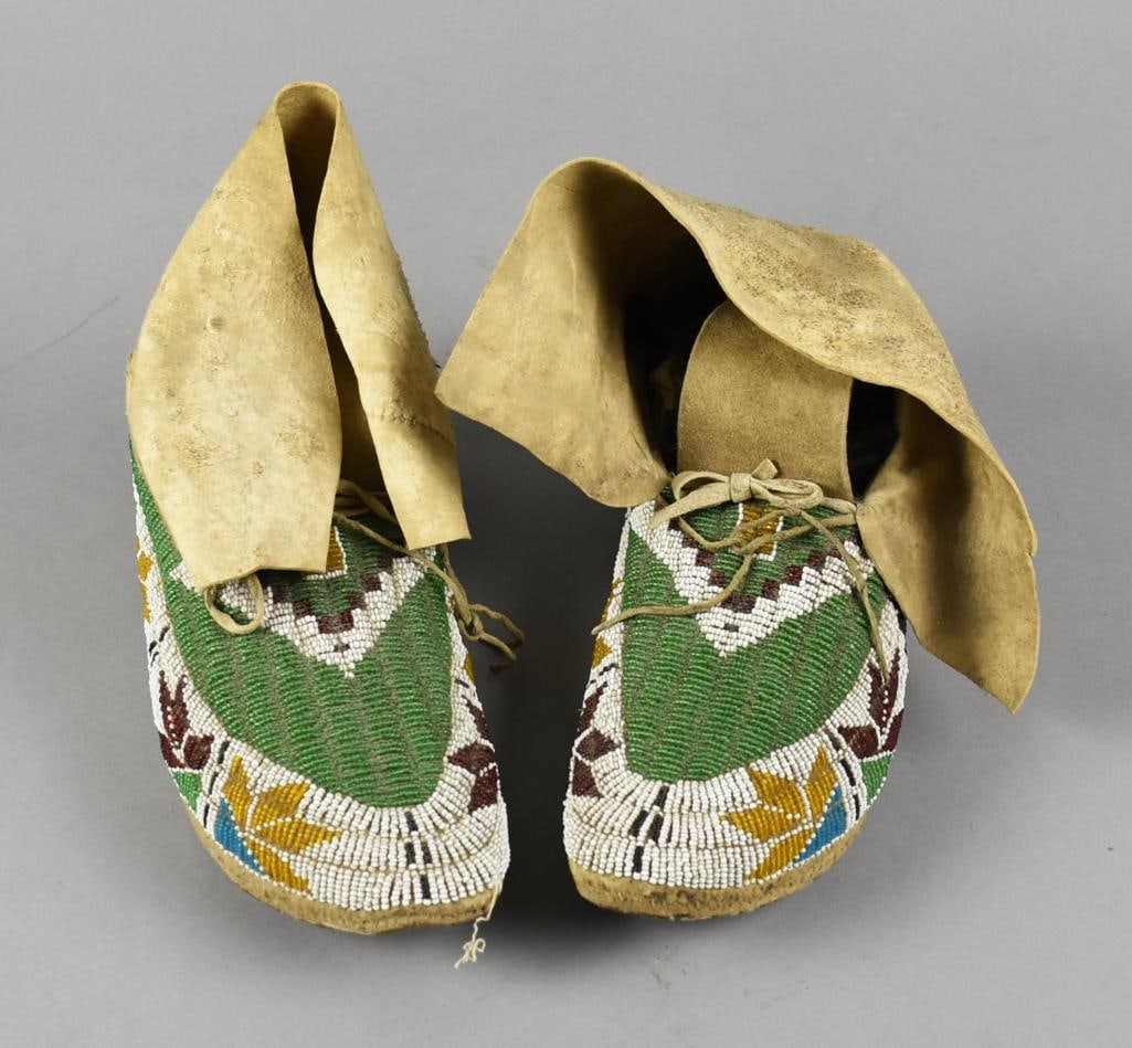 c1900 Northern Plains Buckskin Beaded Moccasins (1 of 8)