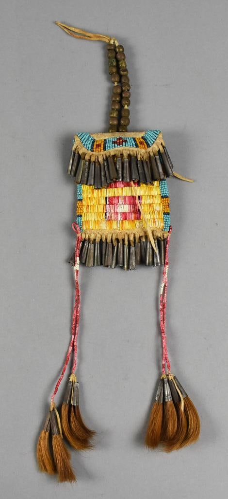 Antique Plaines Indians Strike-A-Light Hand Beaded Bag (1 of 9)