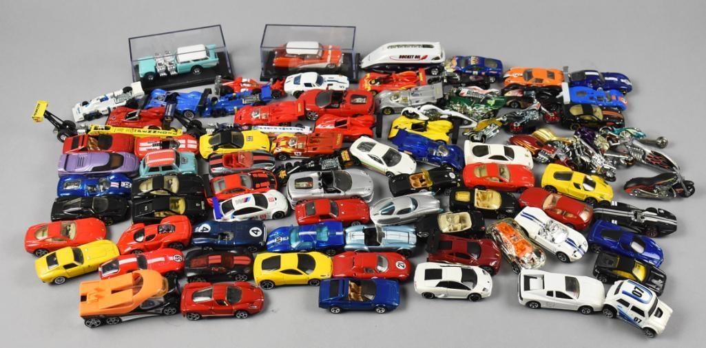 Huge Lot Mattel Hot Wheels Unchecked Diecast - Loose: This is a big lot of unchecked and unsorted. A couple are in display cases, the rest are all loose.