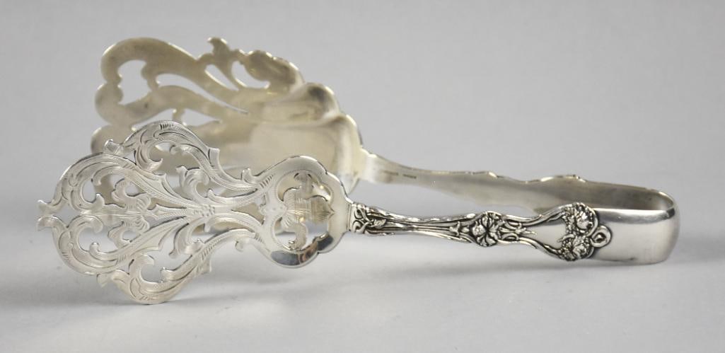 1900 Alvin Sterling Majestic Asparagus Tongs: These are a beautiful set of asparagus tons from Alvin. The pattern is called Majestic with a lovely floral motif. Stamped inside one handle. Overall approx.weight of 130 grams, length approx. 8"