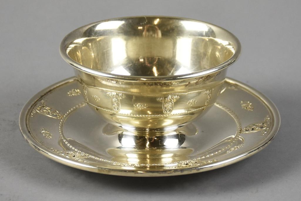 1934 Wallace Sterling Rose Point Gravy Boat w/ Underplate: Beautiful vintage Wallace sterling gravy boat. The pattern from 1934 is called Rose Point with flower pattern around the bowl basin, attached underplate with pierced flowers. Nicely marked on bottom i