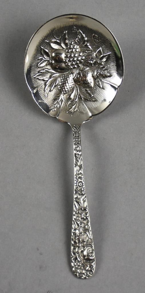 1924 Sterling Kirk & Son Repousse Solid Bon Bon Spoon: Gorgeous antique Repousse spoon from S. Kirk & Son. It is in the 1924 Repousse pattern. Bon bon server with elaborate floral handle and chased bowl with fruit and leaves. Marked on back and measures a