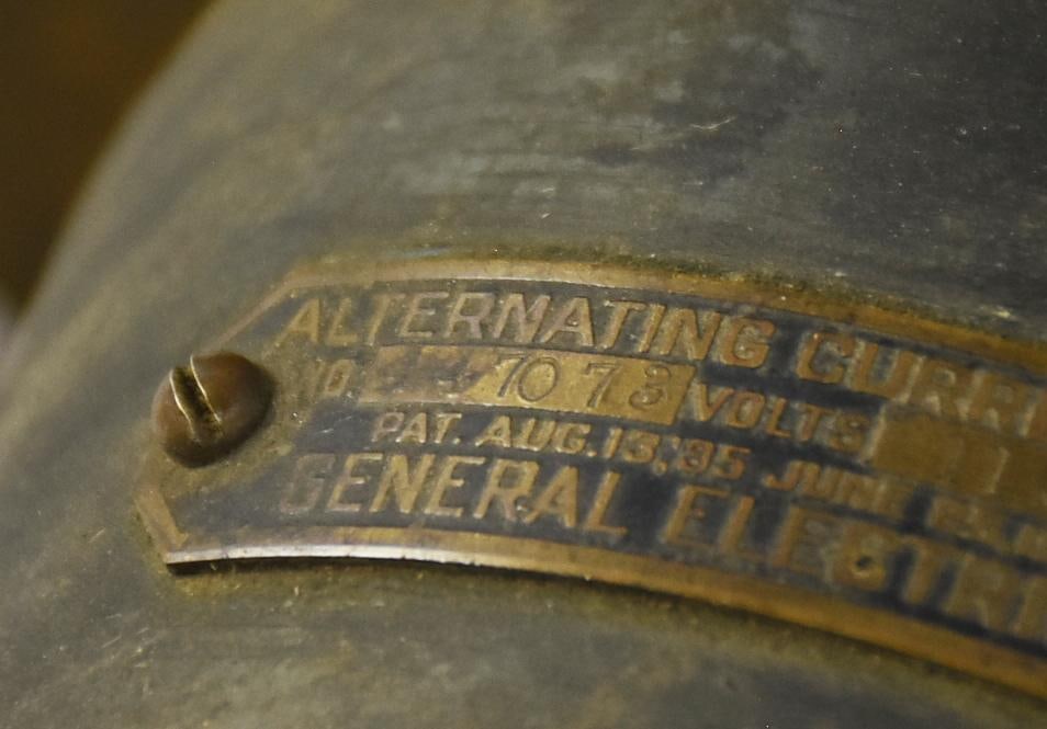 c1905 General Electric Alternating Current Desk Fan - 6