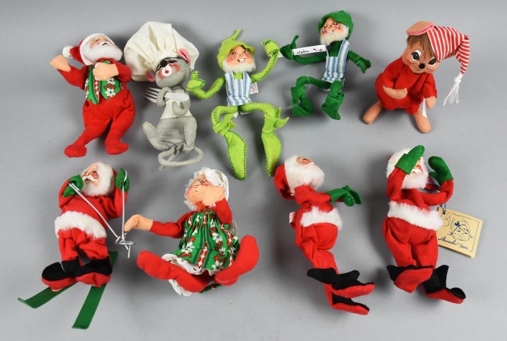 (9) Vintage Anna Lee: Fun lot of Anna Lee holiday dolls that include two different Workshop elves, Bedtime Mouse, Chef Mouse, Mrs. Santa Clause, Skiing Santa, Santa wearing vest and two Santa. Includes two Anna Lee plastic