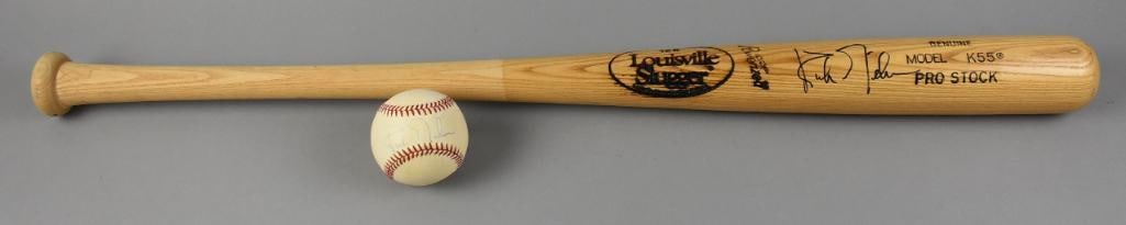 Signed Kirk Gibson Los Angeles Dodgers Outfielders Ball & Bat: Kirk Gibson was a Dodgers fan hero in 1988, fans left Dodgers Stadium that first night of the World Series because it looked like the Dodgers were going to lose. Then magic happened. Vin Scully said