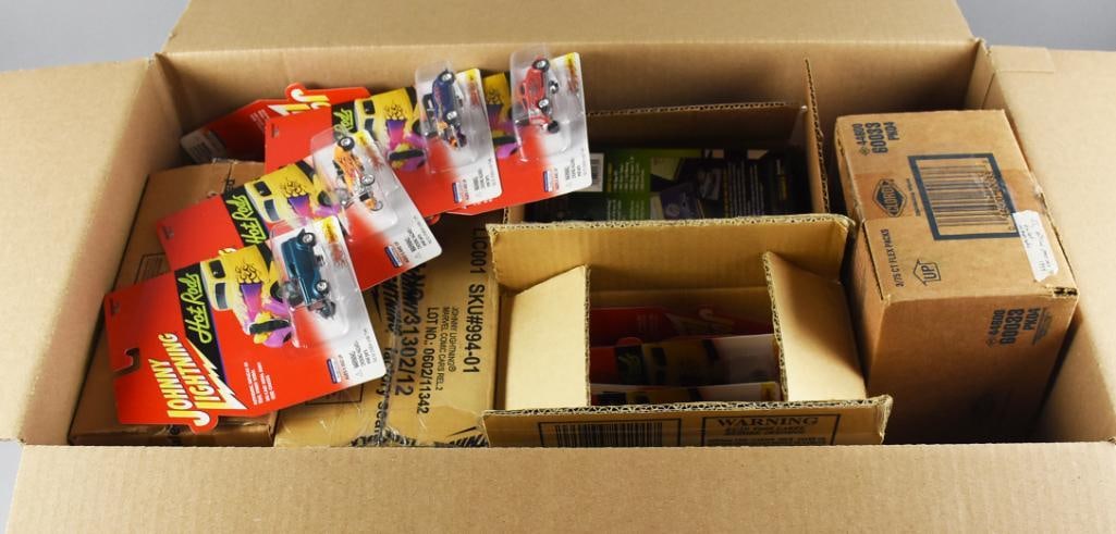 Huge Johnny Lightning Lot Diecast: AWESOME lot of Johnny Lightning cars! You are getting a huge variety: Limited Edition British Invasion, Hot Rods, Official Pace Cars, Marvel Comic Cars, Muscle Cars, Limited Edition Top Fuel Legends, 