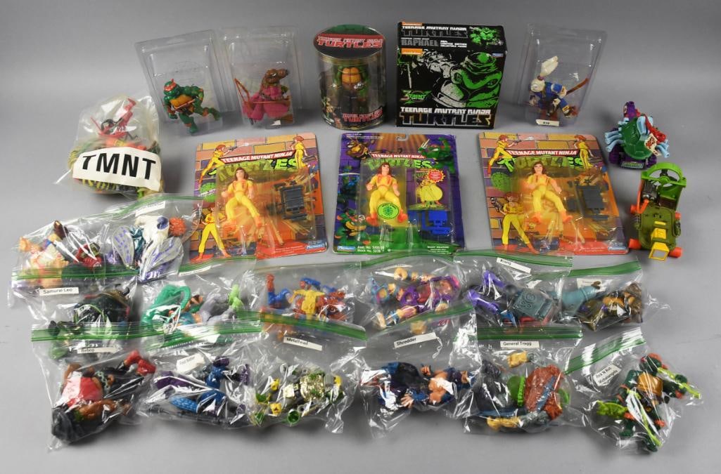 Large Lot Playmates Teenage Mutant Ninja Turtles MOC & Loose: Very nice size lot of Teenage Mutant Ninja Turtles action figures that include three on cards all April O'Neil with one variant and others in package. The rest are loose but bagged.