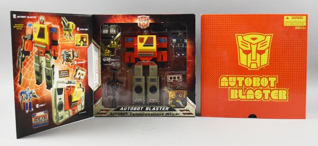 2010 Hasbro Transformers Universe Autobot Blaster MIB NOS (1 of 6)