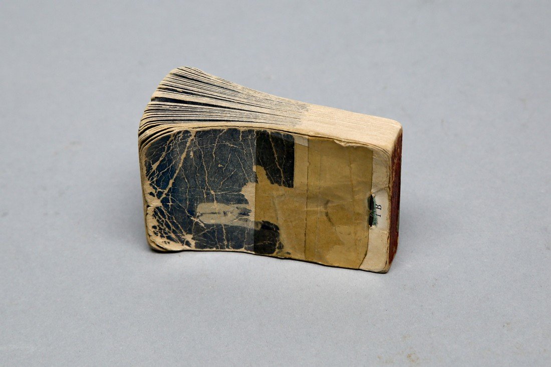 Miniature Bobby Jones Golf Flip Book vintage: Small Vintage miniature flip book of Bobby Jones. Has wear. From the estate of Ruth Thompson, professional LPGA golfer.