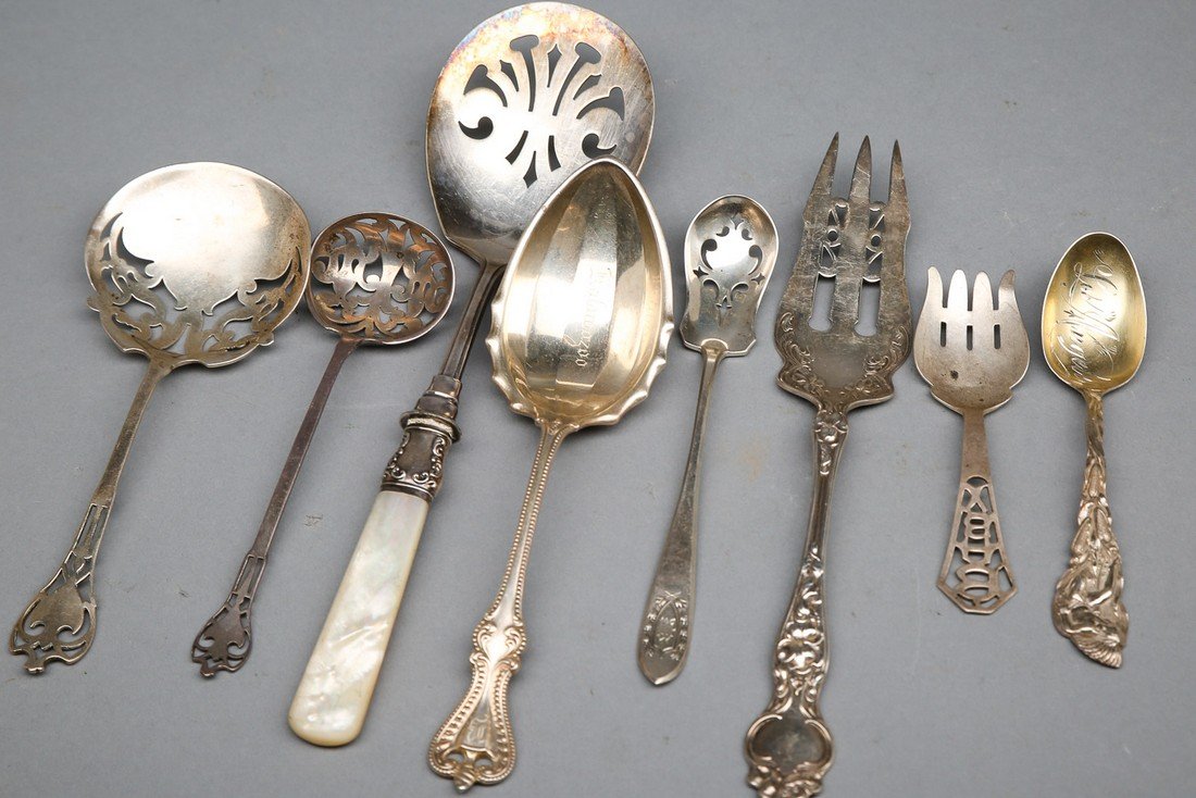 8 Pieces Misc Sterling Flatware Serving Pieces: 8 pieces of misc. sterling flatware, various makers, Watson, Saart, R. Wallace, Towle, Universal, International. 8 oz Troy weight