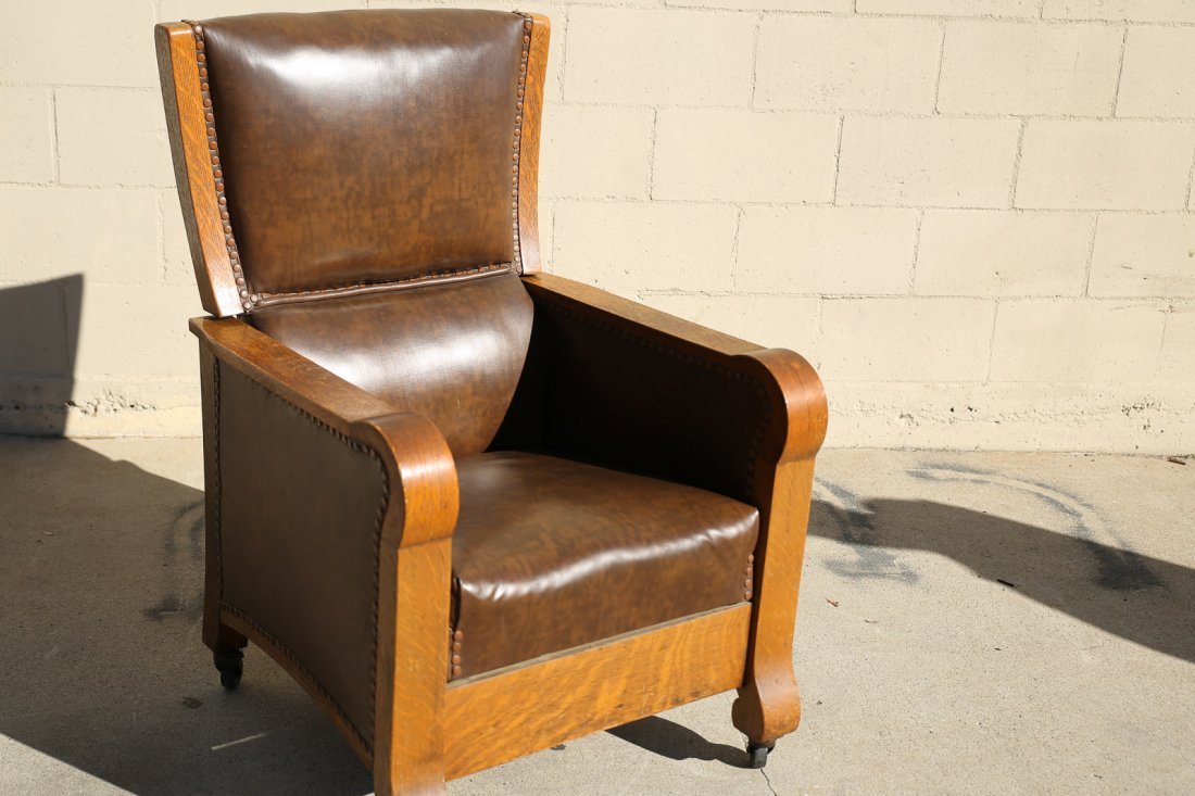 Antique Arts Crafts Mission Oak Recliner Grand Rapids: Beautiful Antique Mission Oak Arts & Crafts Oak recliner in nice condition. Looks like it has been recovered in leather, leather is in very nice condition. Some of the original varnish is flaking on t