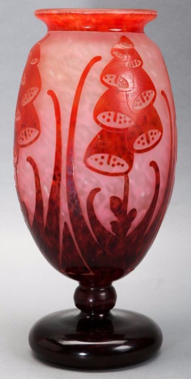 Charles Schneider Le Verre Digitales Foxglove Cameo: Charles Schneider Le Verre Francais Digitales Foxglove vase. Produced circa 1925. Etched Le Verre Francais on the top of the base. Then on the bottom of the foor France / Ovington.fine condition, with