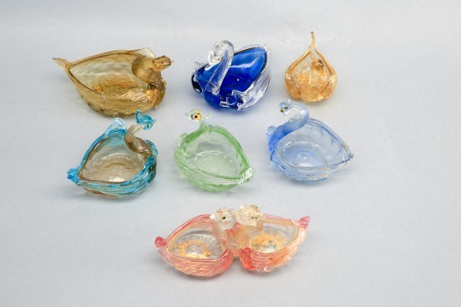 Mixed Lot of 7 Venetian & Murano Glass Swans Open Salts (1 of 4)