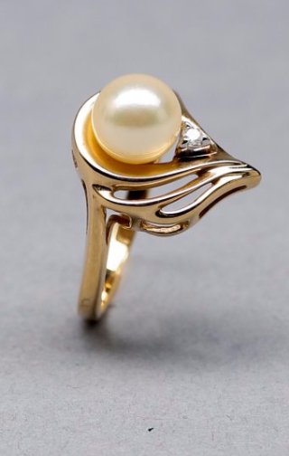 14K Yellow Gold Pearl and Diamond Ring (1 of 4)
